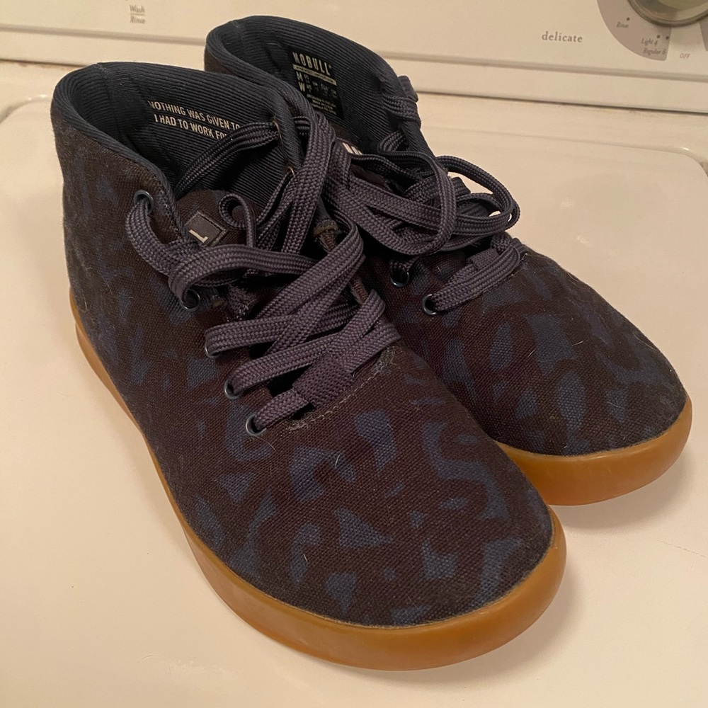 NoBull women’s mid canvas gum trainer
